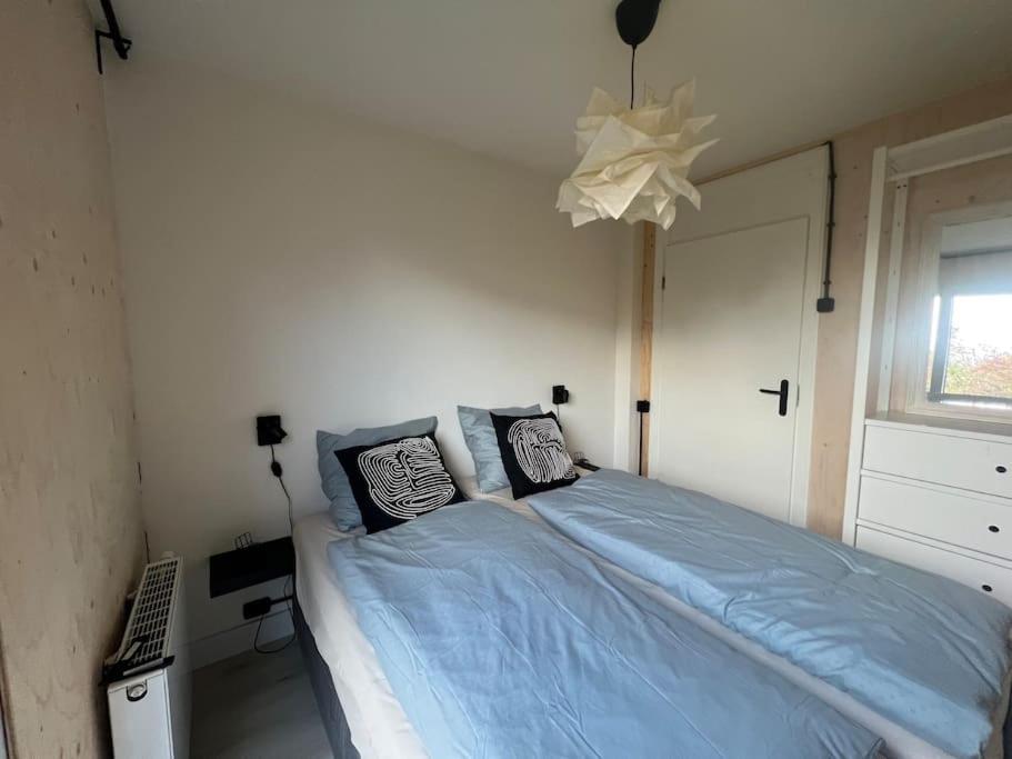 Moderne Bungalow Voor 6 Personen Джулианадорп Екстериор снимка