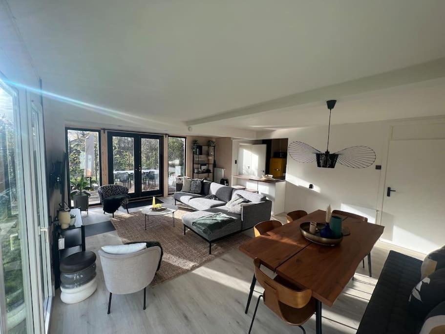 Moderne Bungalow Voor 6 Personen Джулианадорп Екстериор снимка